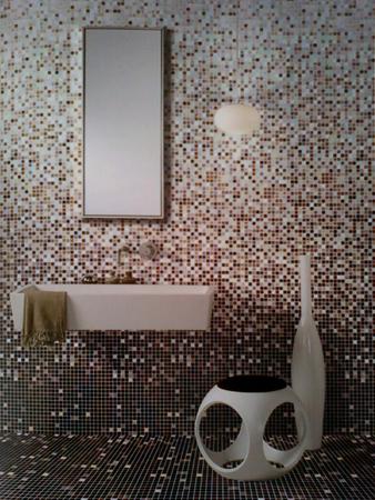 Растяжки мозаики в интерьере ванной комнаты